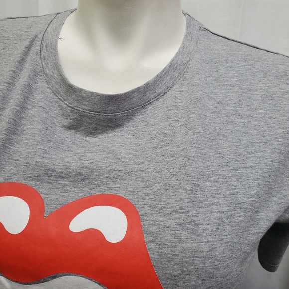 Graphic Tee Women's Large - Picture 3 of 6